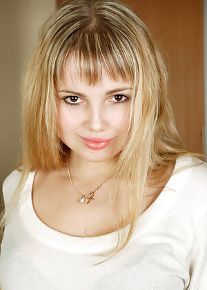 triana, stunning 18