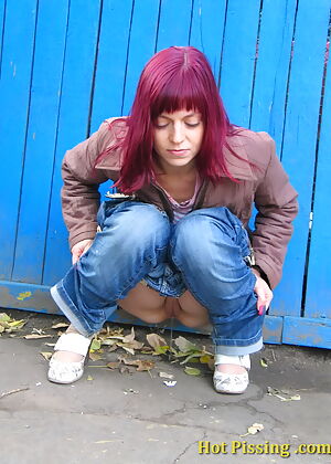 nasty girl, pissing hd
