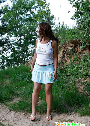 watch hot, pee hunters