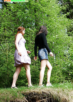 chicks, pee hunters