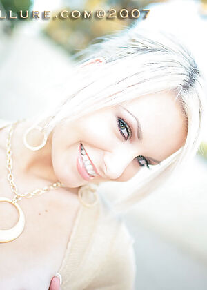 gorgeous, amateur allure