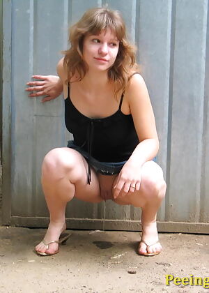 amiable, peeing mania