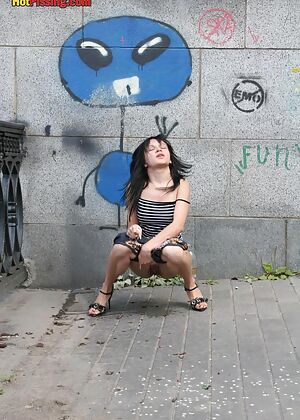lovely, pissing hd