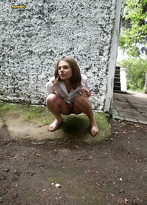 beauty, peeing mania