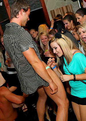 very crazy, party hardcore